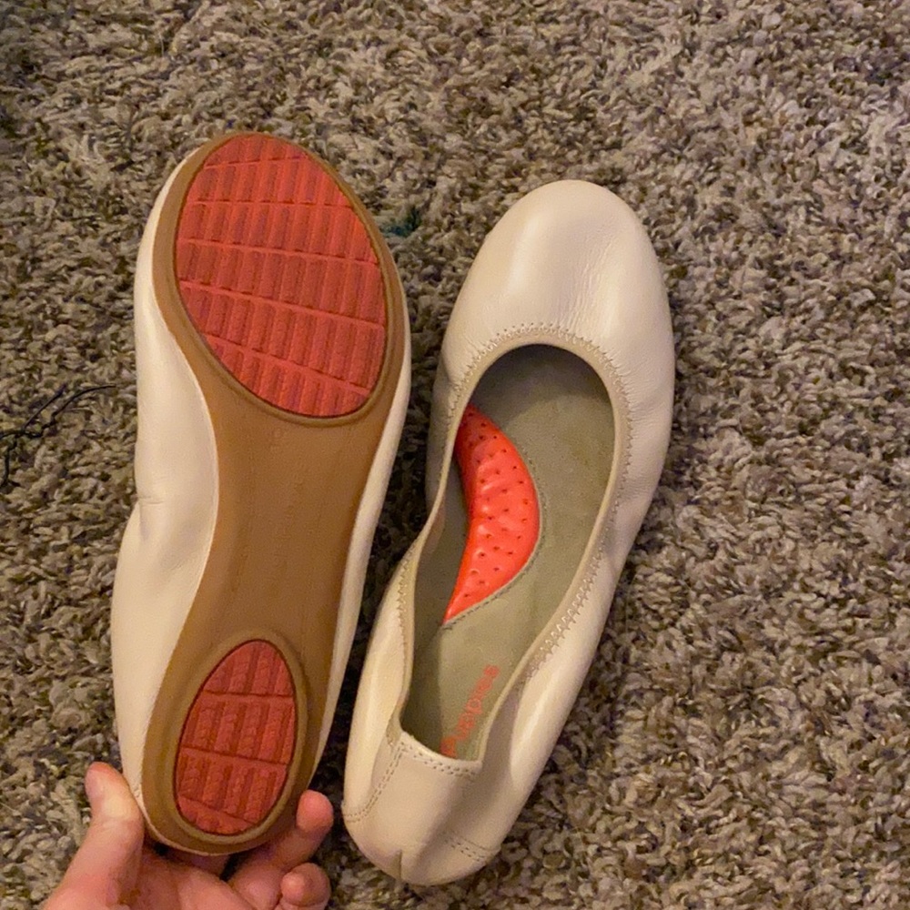 Hush puppies flat shoes